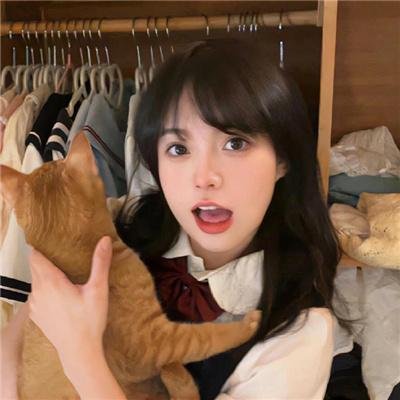 随盲柳入眠的女人